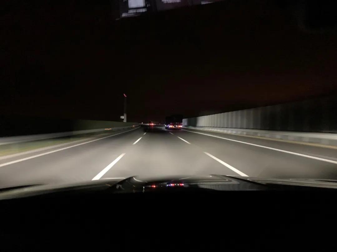 吉利汽車最新款SUV，引領智能出行新潮流